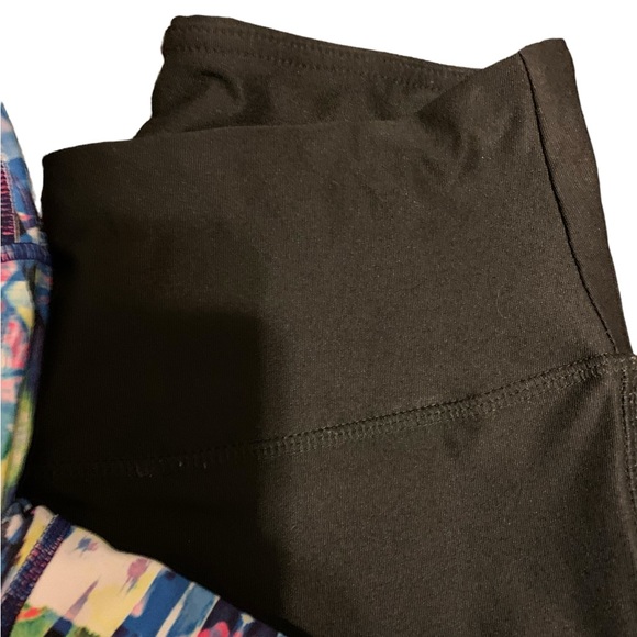 ALL 3 for 12.00$ Leggings 3 ct bundle. 7/8 Long All Size Small Various Brands. - Picture 4 of 6